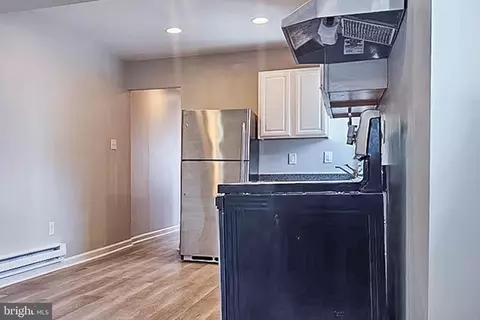 Entry Way - 346 S Payson St, Baltimore, MD 21223 photo 3 of 4