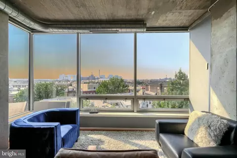 Living - 1200 Steuart St #427, Baltimore, MD 21230 photo 4 of 5