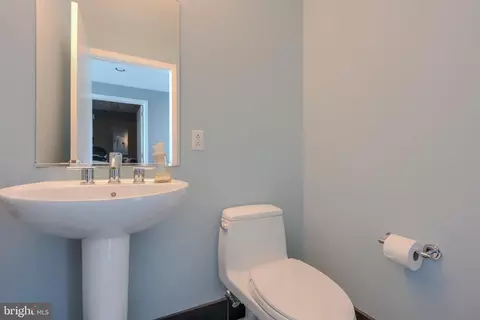 Bath - 1200 Steuart St #427, Baltimore, MD 21230 photo 1 of 3