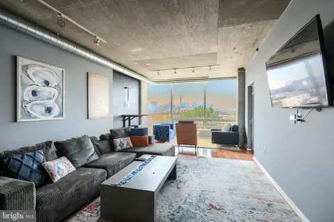 Living - 1200 Steuart St #427, Baltimore, MD 21230 photo 1 of 5