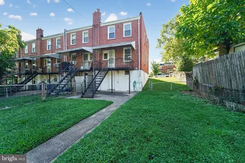 Exterior - 3720 Greenvale Rd, Baltimore, MD 21229 photo 2 of 3