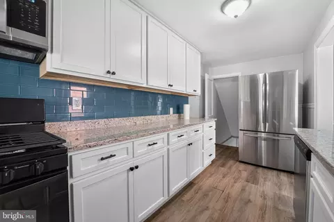 Entry Way - 3720 Greenvale Rd, Baltimore, MD 21229 photo 4 of 5