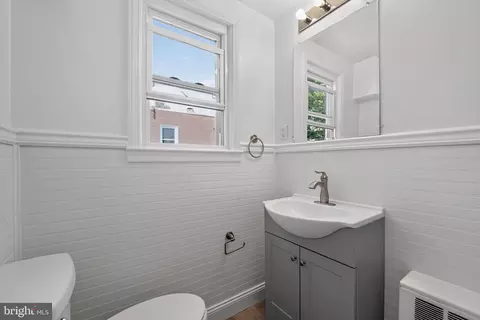 Bath - 3720 Greenvale Rd, Baltimore, MD 21229 photo 1 of 2