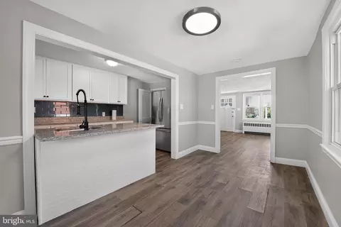 Entry Way - 3720 Greenvale Rd, Baltimore, MD 21229 photo 1 of 5