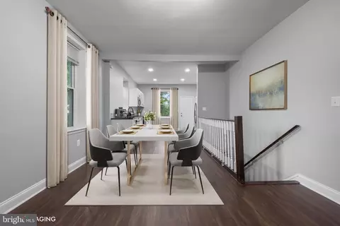 Entry Way - 442 S Augusta Ave, Baltimore, MD 21229 photo 4 of 13
