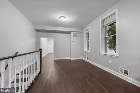 Entry Way - 442 S Augusta Ave, Baltimore, MD 21229 photo 12 of 13