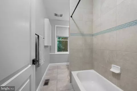 Bath - 442 S Augusta Ave, Baltimore, MD 21229 photo 2 of 3