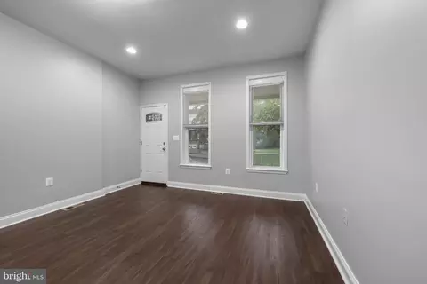 Entry Way - 442 S Augusta Ave, Baltimore, MD 21229 photo 3 of 13