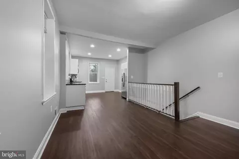 Entry Way - 442 S Augusta Ave, Baltimore, MD 21229 photo 6 of 13