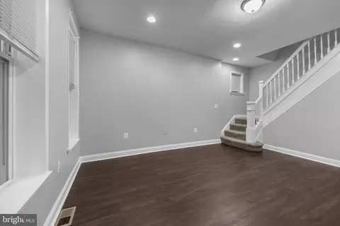 Entry Way - 442 S Augusta Ave, Baltimore, MD 21229 photo 1 of 13