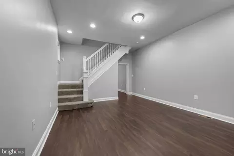 Entry Way - 442 S Augusta Ave, Baltimore, MD 21229 photo 2 of 13