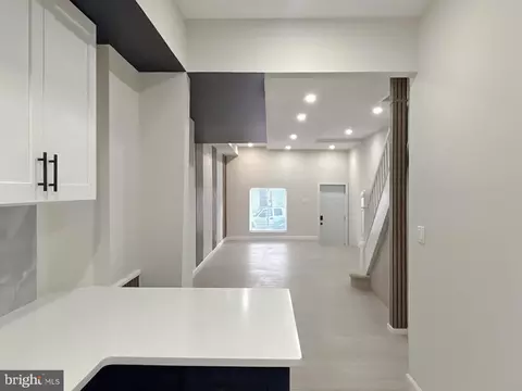 Entry Way - 2636 E Monument St, Baltimore, MD 21205 photo 4 of 7
