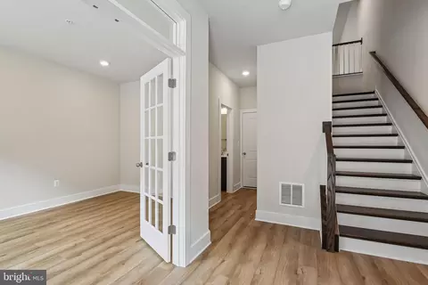 Entry Way - 2727 Ferry Bar Dr, Baltimore, MD 21230 photo 10 of 13