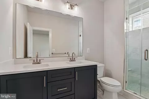 Bath - 2727 Ferry Bar Dr, Baltimore, MD 21230 photo 3 of 5
