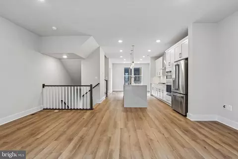 Entry Way - 2727 Ferry Bar Dr, Baltimore, MD 21230 photo 7 of 13