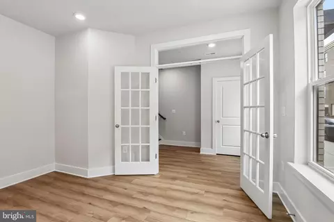 Entry Way - 2727 Ferry Bar Dr, Baltimore, MD 21230 photo 9 of 13