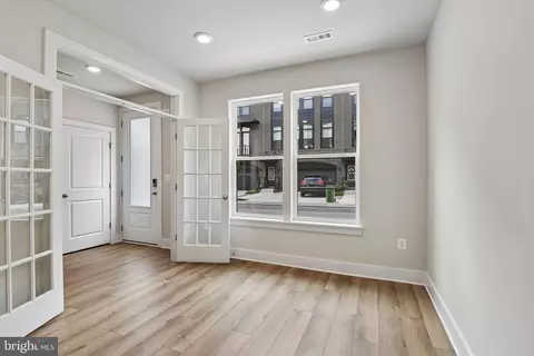 Entry Way - 2727 Ferry Bar Dr, Baltimore, MD 21230 photo 8 of 13
