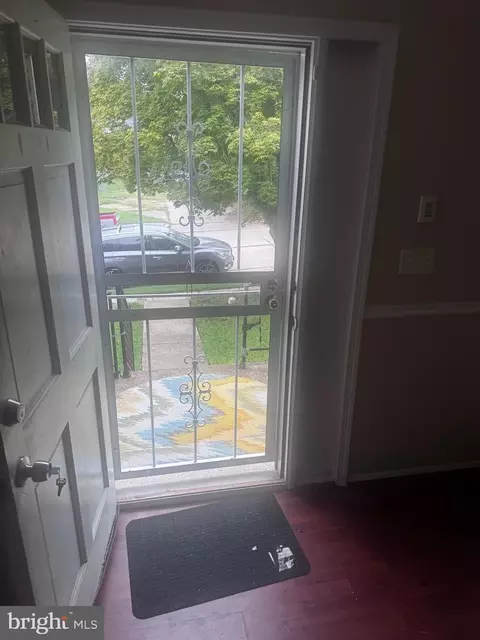 Entry Way - 5116 Fredcrest Rd, Baltimore, MD 21229 photo 1 of 6