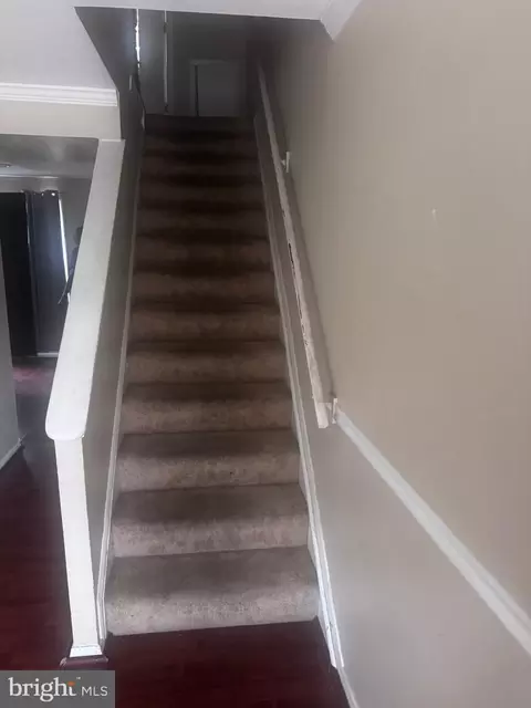 Entry Way - 5116 Fredcrest Rd, Baltimore, MD 21229 photo 5 of 6