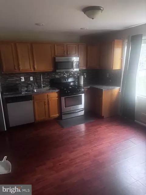 Entry Way - 5116 Fredcrest Rd, Baltimore, MD 21229 photo 2 of 6