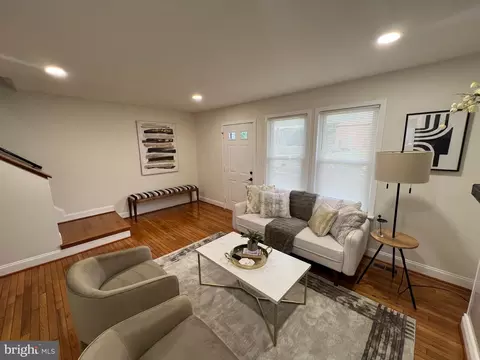 Living - 4301 Davis Ave, Baltimore, MD 21229 photo 3 of 5