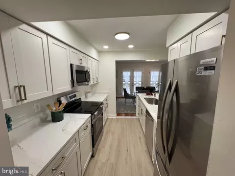 Kitchen - 4301 Davis Ave, Baltimore, MD 21229 photo 2 of 4