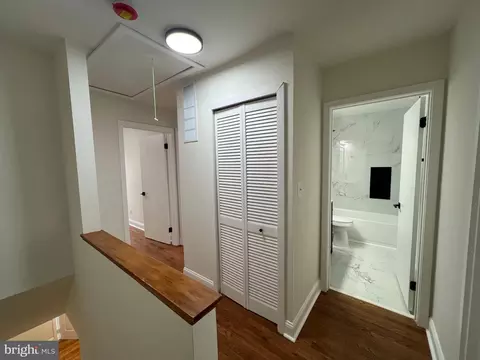 Entry Way - 4301 Davis Ave, Baltimore, MD 21229 photo 3 of 5