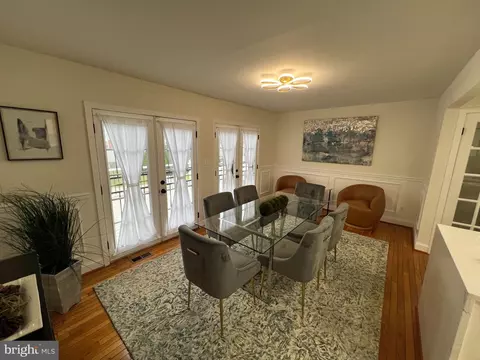 Dining - 4301 Davis Ave, Baltimore, MD 21229 photo 2 of 4
