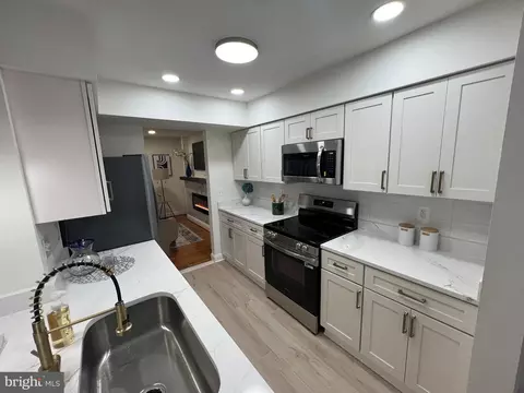 Kitchen - 4301 Davis Ave, Baltimore, MD 21229 photo 3 of 4