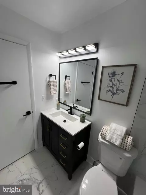 Bath - 4301 Davis Ave, Baltimore, MD 21229 photo 1 of 5