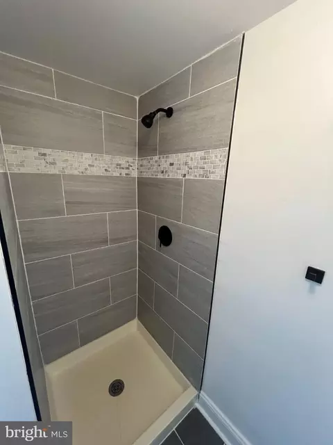 Bath - 4301 Davis Ave, Baltimore, MD 21229 photo 5 of 5