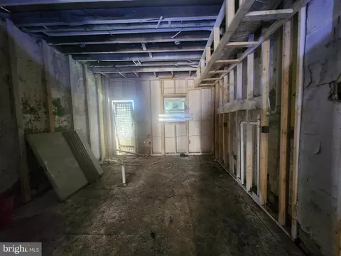 Entry Way - 5207 Saint Charles Ave, Baltimore, MD 21215 photo 2 of 5