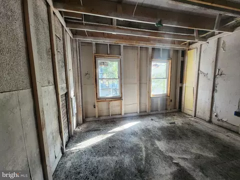 Entry Way - 5207 Saint Charles Ave, Baltimore, MD 21215 photo 4 of 5