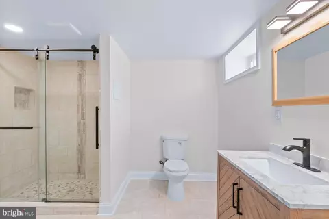 Bath - 4108 White Ave, Baltimore, MD 21206 photo 3 of 4