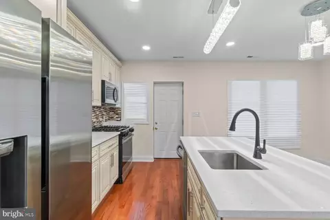 Entry Way - 4108 White Ave, Baltimore, MD 21206 photo 4 of 10