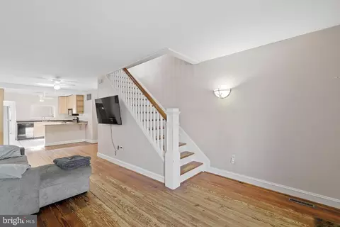 Entry Way - 2921 Hudson St, Baltimore, MD 21224 photo 2 of 5