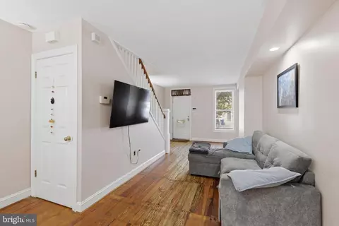 Entry Way - 2921 Hudson St, Baltimore, MD 21224 photo 3 of 5