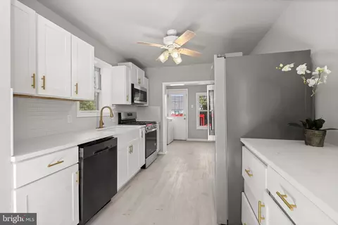 Entry Way - 3026 Virginia Ave, Baltimore, MD 21215 photo 3 of 8