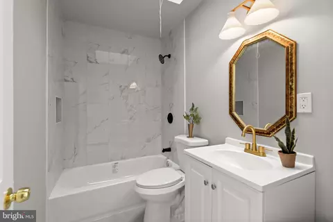 Bath - 3026 Virginia Ave, Baltimore, MD 21215 photo 1 of 4