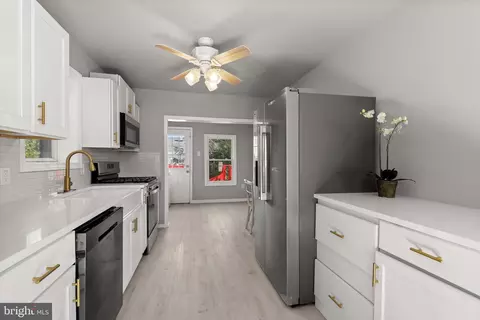 Entry Way - 3026 Virginia Ave, Baltimore, MD 21215 photo 4 of 8