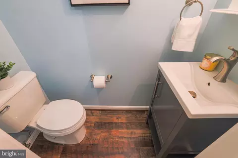 Entry Way - 5212 Tabard Ct, Baltimore, MD 21212 photo 2 of 2