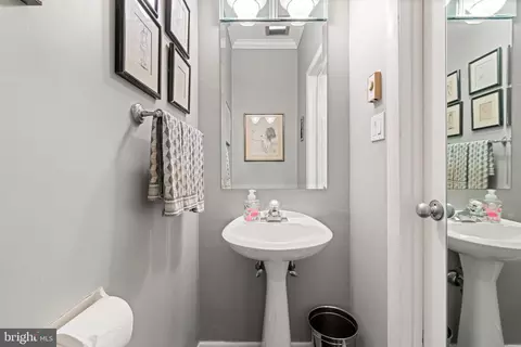 Bath - 4 Hamlet Hill Rd, Baltimore, MD 21210 photo 1 of 5