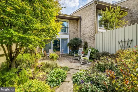 Exterior - 4 Hamlet Hill Rd, Baltimore, MD 21210 photo 4 of 12