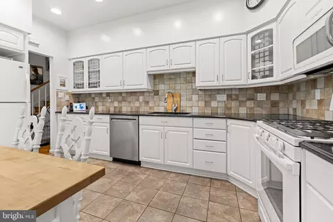Kitchen - 4 Hamlet Hill Rd, Baltimore, MD 21210 photo 4 of 4