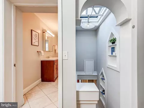 Entry Way - 319 S Durham St, Baltimore, MD 21231 photo 4 of 4