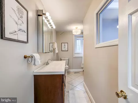 Bath - 319 S Durham St, Baltimore, MD 21231 photo 1 of 2