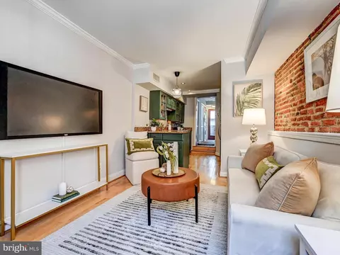 Living - 319 S Durham St, Baltimore, MD 21231 photo 2 of 3