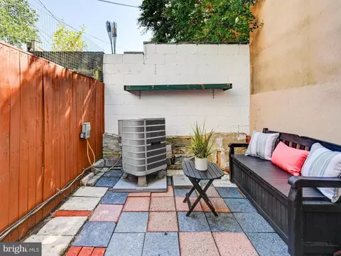 Exterior - 319 S Durham St, Baltimore, MD 21231 photo 2 of 2
