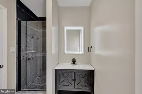 Bath - 4115 Newton Ave, Baltimore, MD 21215 photo 3 of 4