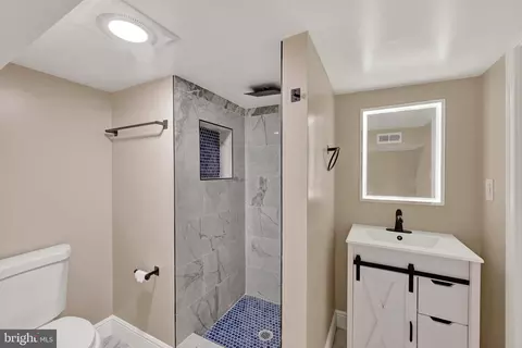 Bath - 4115 Newton Ave, Baltimore, MD 21215 photo 4 of 4